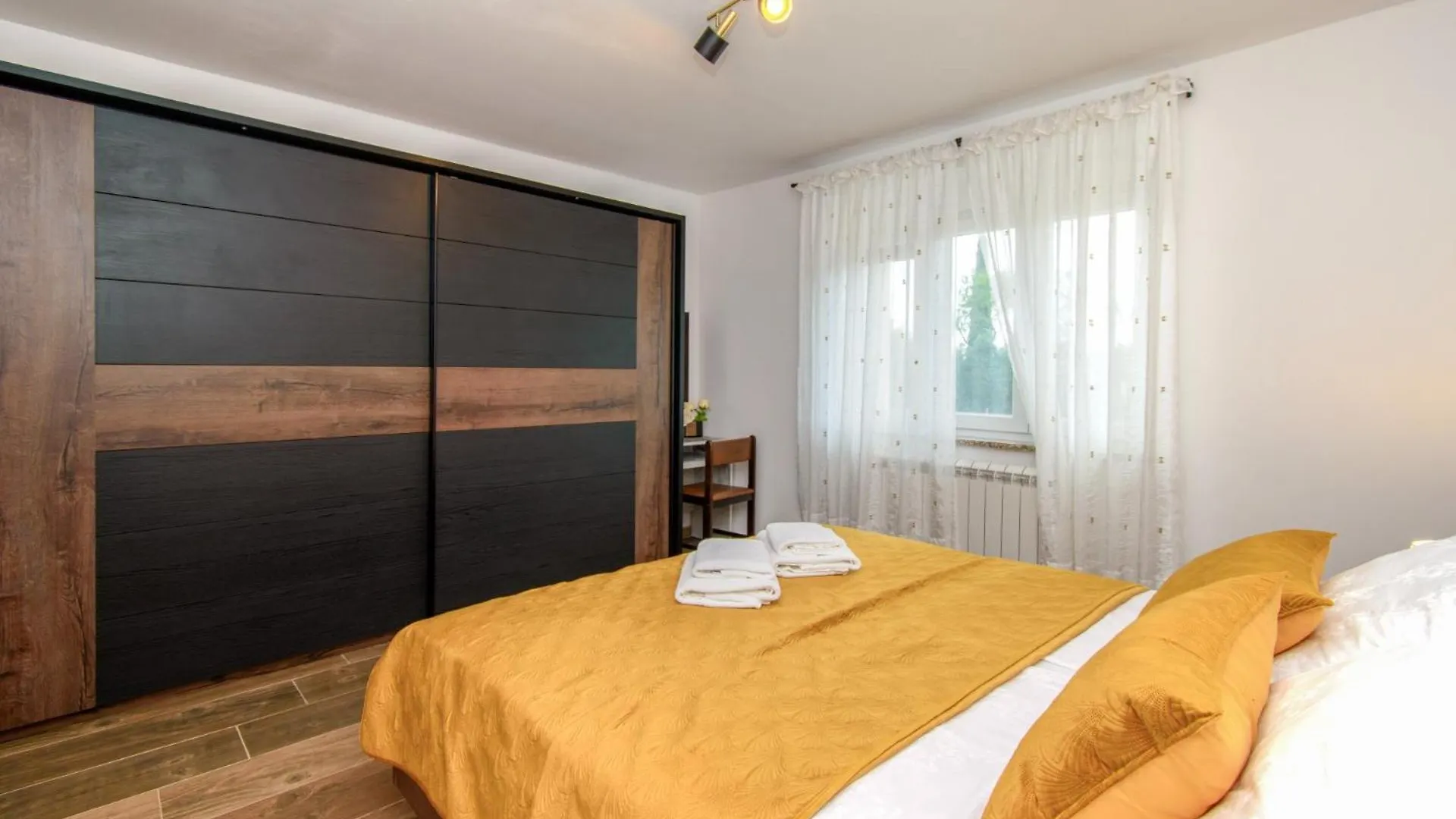 Villa Ondine With 3 Bedrooms In Istrien Hrboki